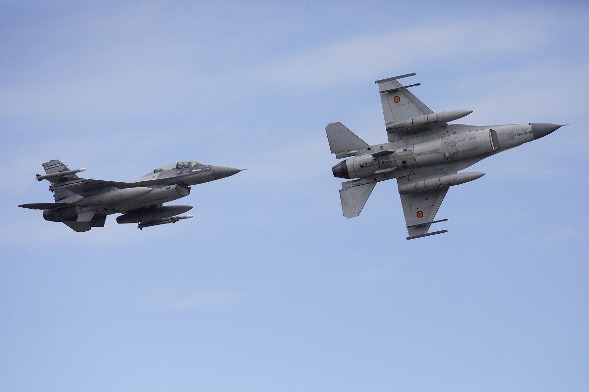 România a ridicat avioane F-16 din cauza tensiunilor crescute în regiune, după atacurile cu drone asupra porturilor ucrainene de la Dunăre, o situație care a declanșat alertă maximă pe frontul aerian al țării