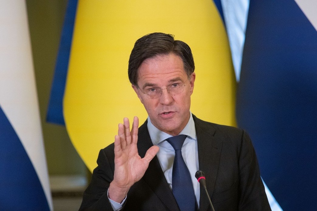 NATO pe făgașul dorit de SUA: Mark Rutte elogiază politica lui Donald Trump și preocupările pentru echilibru financiar Tensiunile din cadrul Alianței Nord-Atlantice, care au marcat ultimii ani, par să fi fost temporar estompate de un discurs al optimismului
