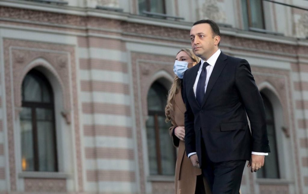 Fostul prim-ministru irogian Irakli Garibaşvili condamnat la închisoare pentru spălare de bani Justiția din Georgia a emis o sentință definitivă împotriva fostului prim-ministru Irakli Garibaşvili, care va trebui să execute o pedeapsă de cinci ani de închisoare pentru acuzația de spălare de bani