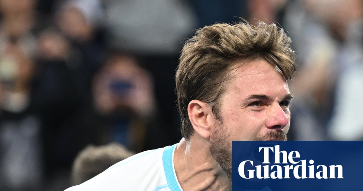 Stan Wawrinka, Pionier în Tenisul Masculin la 40 de Ani Stan Wawrinka a realizat o performanță remarcabilă la Australian Open, devenind primul jucător de 40 de ani care ajunge în turul trei al unui grand slam masculin în ultimele 48 de ani