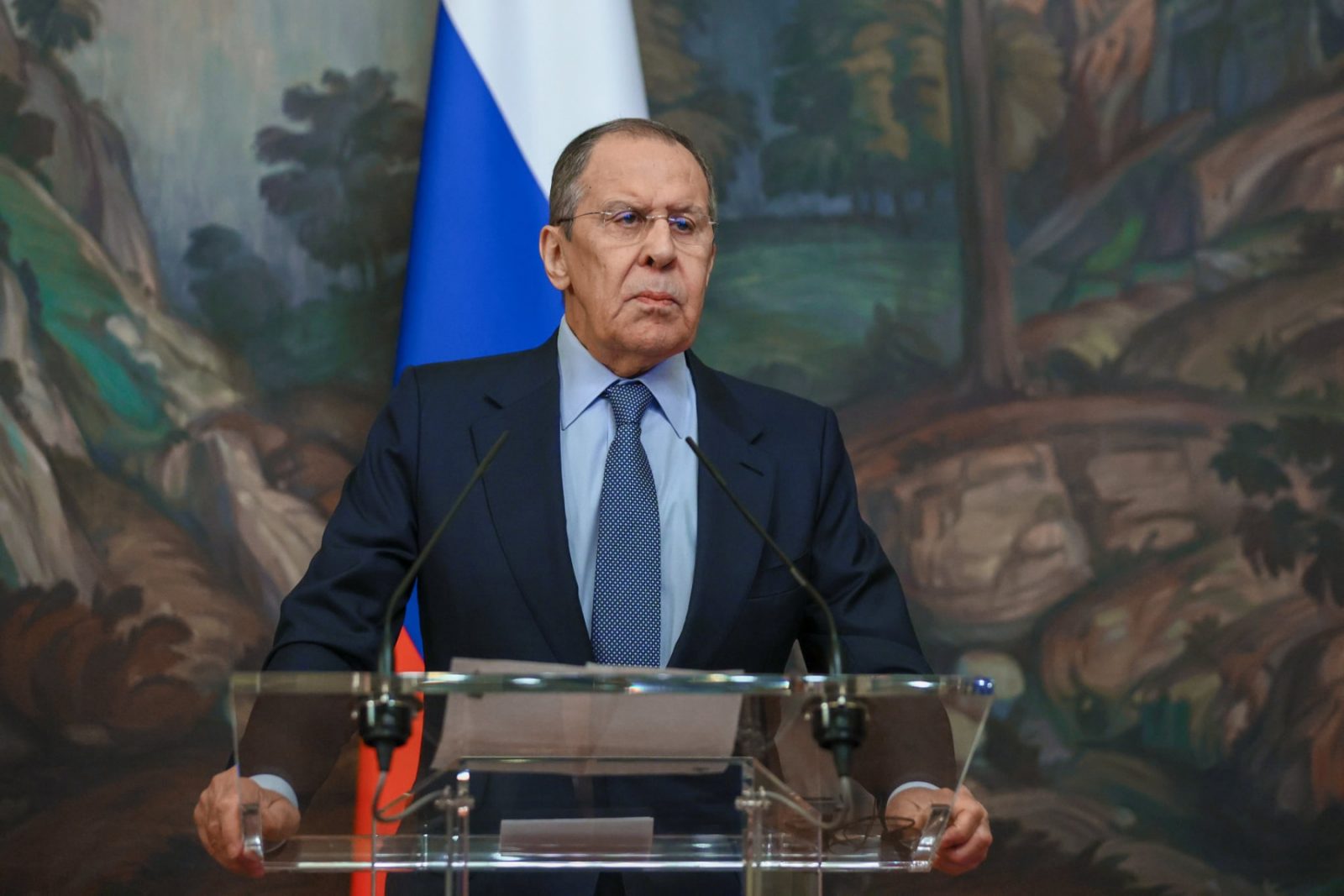 Rusia insistă că garanțiile de securitate vor fi ofertate numai Ucrainei „prietene” cu Moscova Rusia și-a reafirmat poziția fermă cu privire la negocierile privind garanțiile internaționale de securitate, afirmând că aceste angajamente vor fi oferite doar Ucrainei considerate prietene ale Moscovei