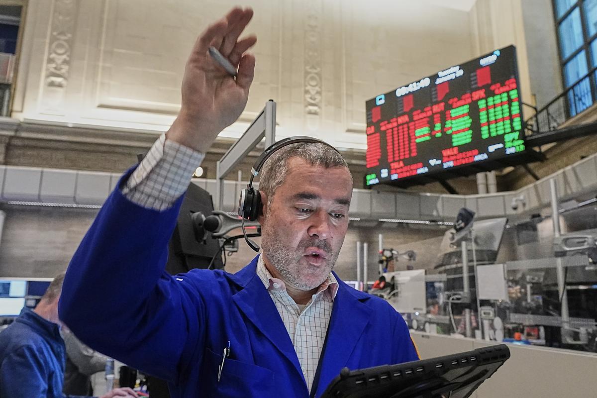 Piețele americane își revin după discursul lui Trump la Davos Acțiunile de la Wall Street au înregistrat o revenire semnificativă miercuri, după una dintre cele mai mari vânzări din ultimele luni, ca urmare a discursului președintelui Donald Trump la Forumul Economic Mondial de la Davos