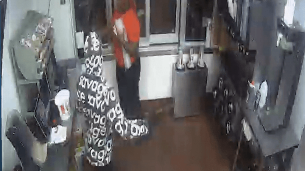 Poliția din Goldsboro caută ajutorul comunității în identificarea unui suspect de jaf Poliția din Goldsboro a lansat un apel public urgent în încercarea de a identifica un suspect implicat într-un jaf petrecut recent pe East Ash Street