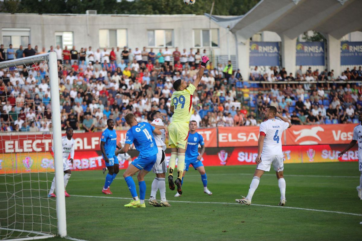 FC Botoșani în alertă financiară: Valeriu Iftime dezvăluie un deficit de 4 milioane de euro Valeriu Iftime, patronul FC Botoșani, a făcut o declarație surprinzătoare în cadrul emisiunii GSP Live, recunoscând un deficit financiar major de 4 milioane de euro pentru anul 2025