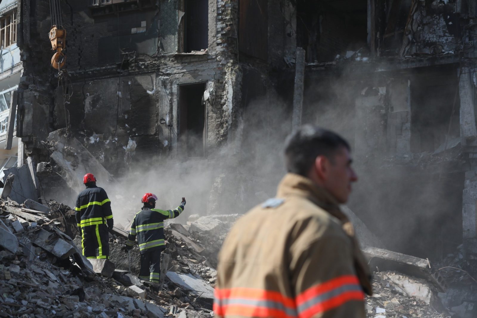 Tragedie în inima orașului Harkov: Două victime, inclusiv un copil de trei ani, și peste douăzeci de răniți după un atac cu rachete Harkov, oraș strategic din estul Ucrainei, a fost din nou scena unui atac devastator al forțelor ruse, vineri după-amiază