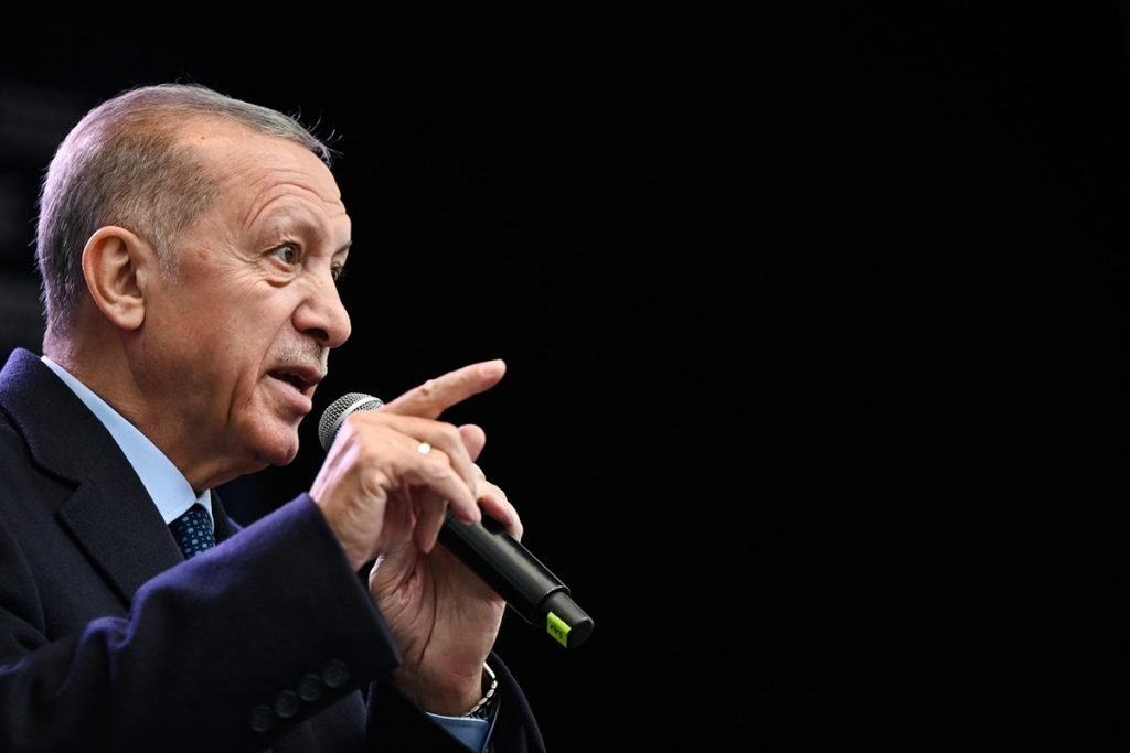 Președintele turc Recep Tayyip Erdogan lansează avertismente ferme cu privire la situația din Venezuela, adresându-se direct președintelui american Donald Trump și reafirmând sprijinul pentru suveranitatea Venezuelei într-un moment de tensiune internațională tot mai accentuată