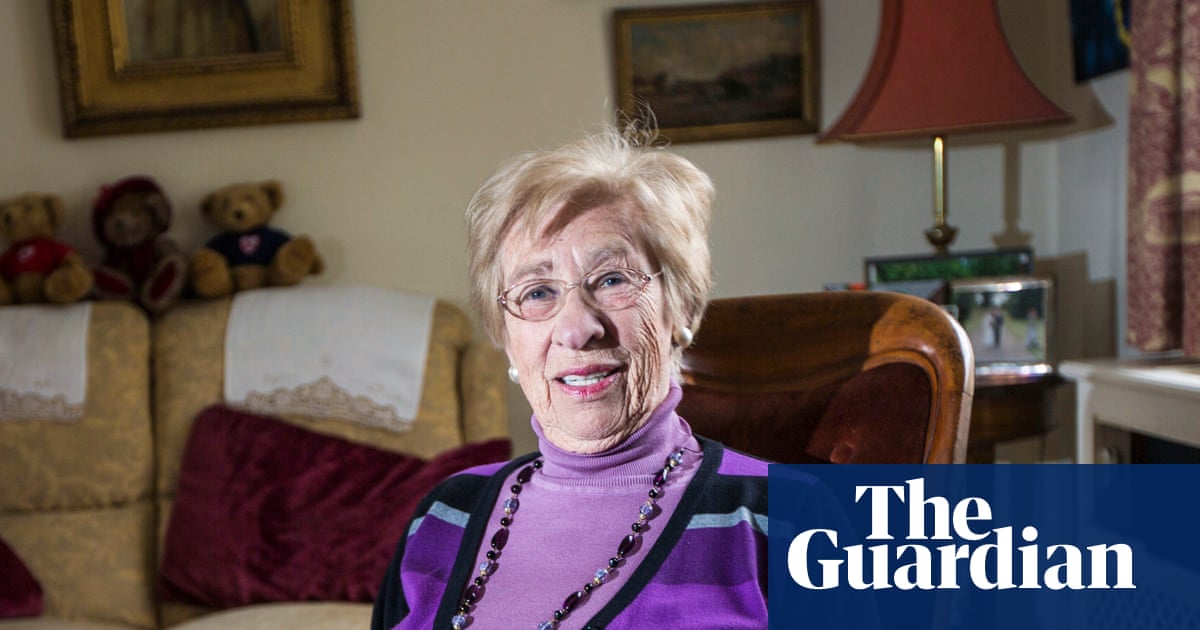 Eva Schloss, fostă stepsister a Annei Frank, a decedat la vârsta de 96 de ani Eva Schloss, cunoscută ca fiind stepsistera Annei Frank și o proeminentă activista în educația despre Holocaust, s-a stins din viață sâmbătă, lăsând în urma sa o moștenire impresionantă