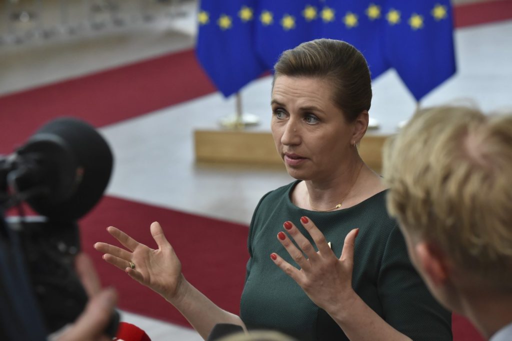 Guvernul danez privind Groenlanda: NATO analizează o prezență militară permanentă pentru asigurarea securității insulei Ministrul danez al Apărării, Mette Frederiksen, a făcut recent declarații care rezonează cu un potențial accent pe securitatea strategică a Groenlandei, o insulă cu importanță geopolitică majoră în contextul relațiilor internaționale