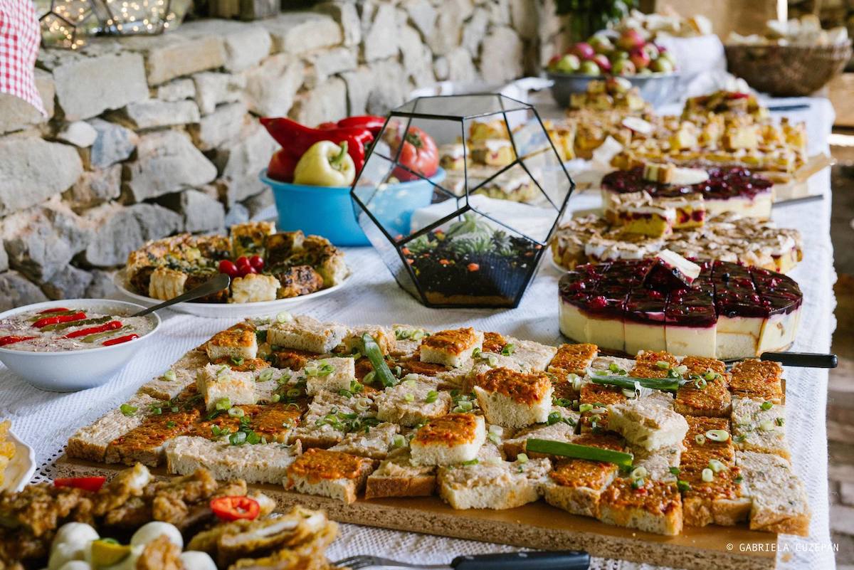 Într-un eveniment pentru prima dată în Ungaria, Festivalul gastronomic și cultural „Taste of Transylvania” va aduce deliciile și tradițiile din inima Transilvaniei în inima Europei centrale, mai precis în Szentendre, un oraș renumit pentru frumusețea sa artistică și patrimoniul cultural