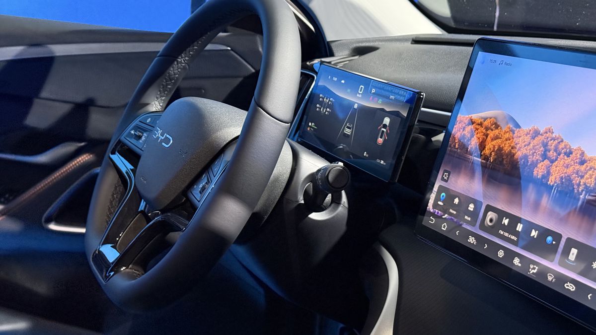 BYD lansează SUV-ul Sealion 5 DM-i în România: spațiu generos și eficiență hibridă La Romexpo, BYD, cel mai mare producător mondial de autovehicule cu energie nouă, a prezentat astăzi oficial Sealion 5 DM-i