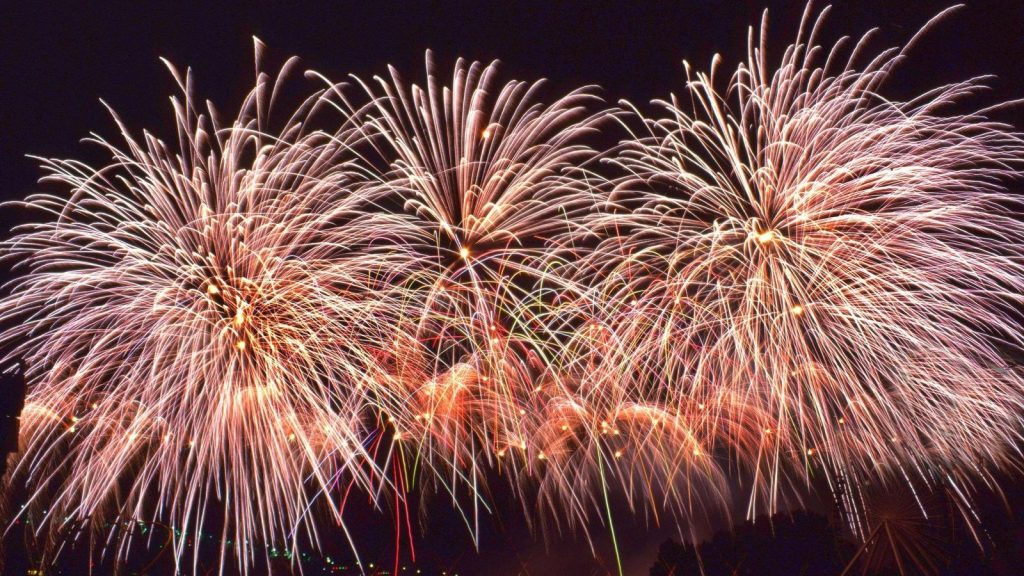 Cât timp este potrivit să dorim „Feliz Neujahr”? La început de ianuarie, tradiția de a dori „Frohes Neues Jahr” este omniprezentă, însă mulți se întreabă: până când este acceptabil să facem această urare? Specialiștii în eticheta socială afirmă că, deși nu există reguli stricte, este bine să fim conștienți de contextul cultural și de normele sociale