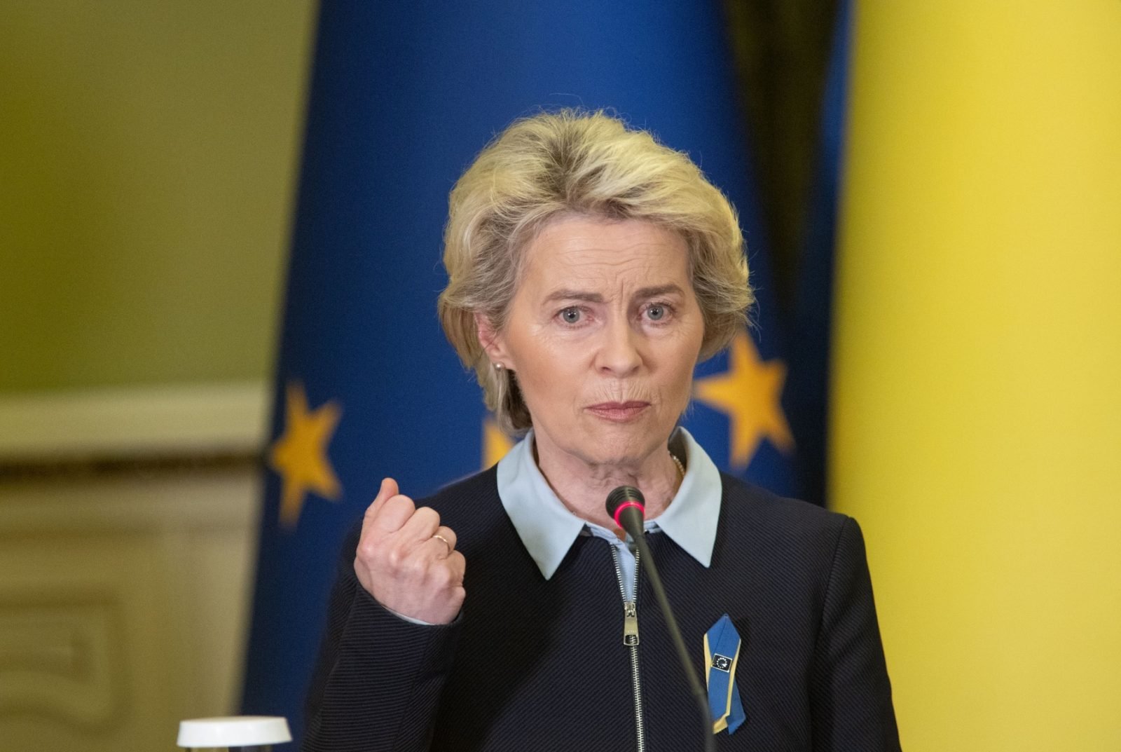 Uniunea Europeană asigură Groenlanda de sprijinul său în fața ambițiilor americanilor Președinta Comisiei Europene, Ursula von der Leyen, a reafirmat joi angajamentul Uniunii Europene față de Groenlanda, în contextul tensiunilor generate de planurile președintelui american Donald Trump de a anexa această insulă arctică vastă și strategică