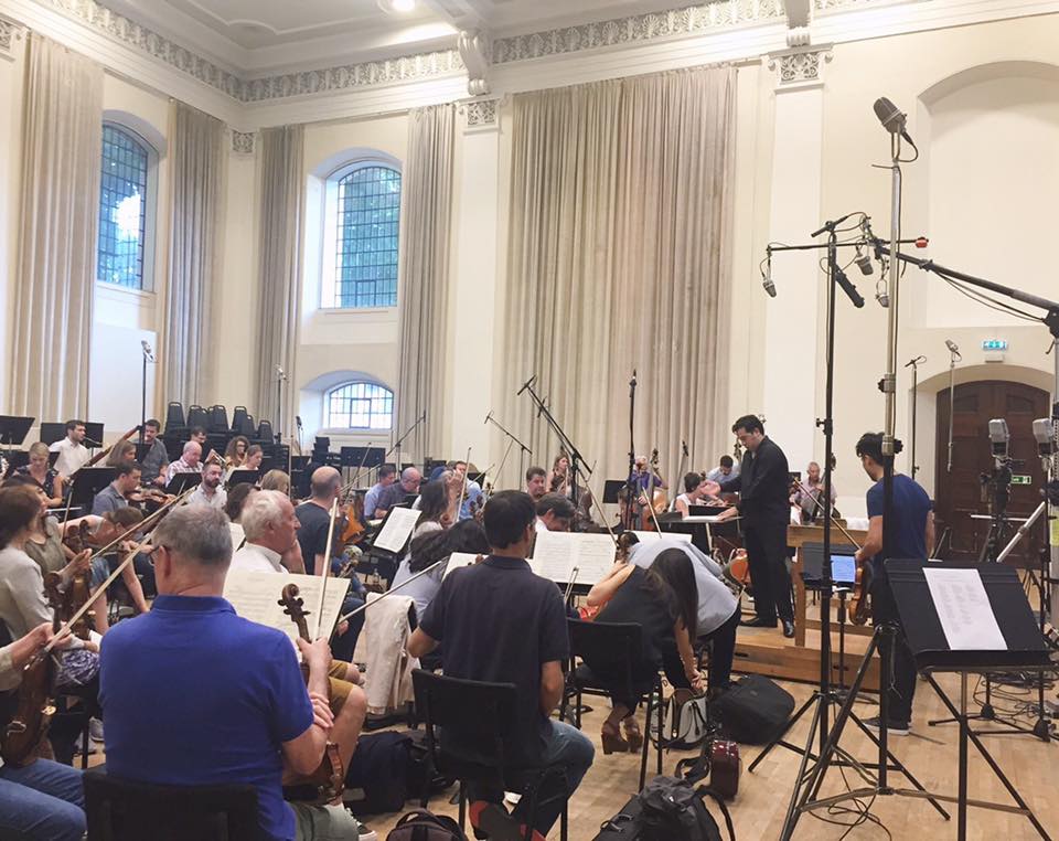 Robert Treviño va deveni noul director principal al Orchestrei Filarmonicii George Enescu din toamna lui 2026 Noul capitol al Orchestrei Filarmonicii George Enescu se conturează odată cu numirea dirijorului american Robert Treviño în poziția de director principal, o decizie aşteptată de mult timp în peisajul muzical românesc