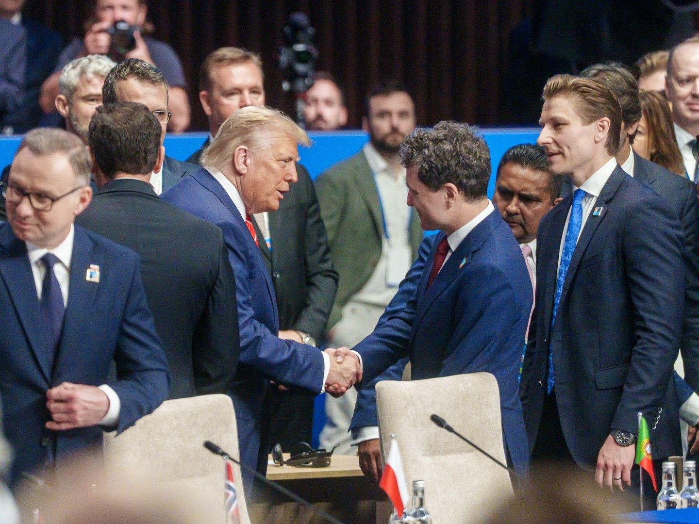 Peste 44% dintre români susțin aderarea la inițiativa pentru un Nou Consiliu pentru Pace, în timp ce majoritatea preferă prezența lui Nicușor Dan la Davos Un sondaj recent realizat de compania Avangarde scoate în evidență preferințele și pozițiile opiniei publice din România legate de teme de politică externă și leadership local