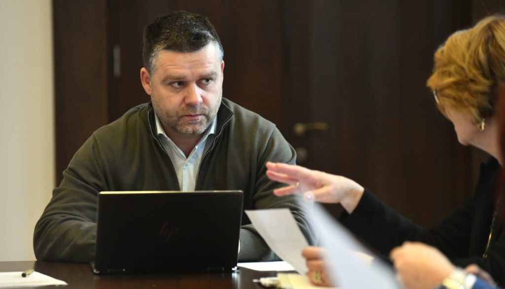 Primarul general al Capitalei, Ciprian Ciucu, a anunțat recent că prioritatea sa în mandatul actual va fi sistemul de termoficare al Bucureștiului, unul dintre cele mai vechi și problematice sectoare ale administrației locale