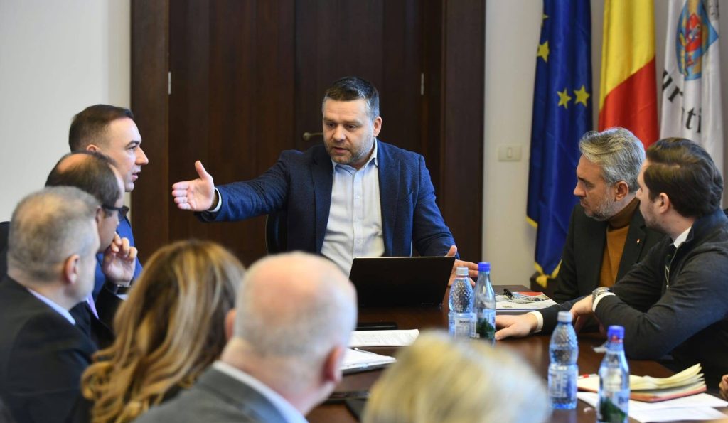 Primăria Bucureștiului vine cu soluții concrete pentru criza de temperatură și apă caldă Municipiul București lansează o serie de măsuri menite să contracareze problemele grave ale sistemului de termoficare, afectat de deficiențe infrastructurale și dificultăți financiare