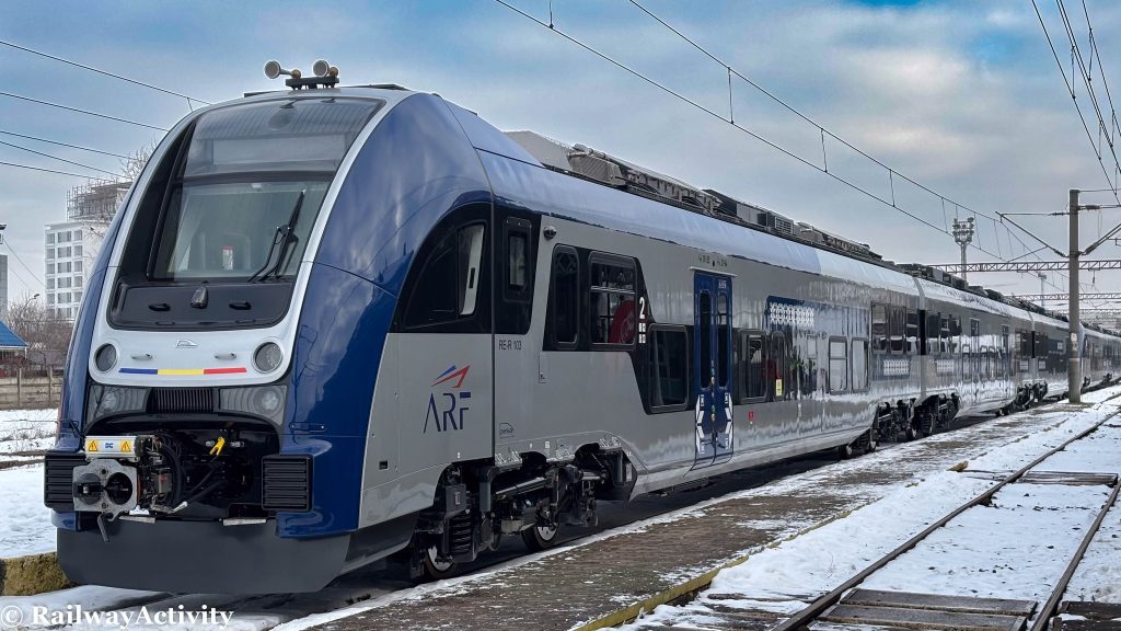 Două trenuri electrice PESA au sosit luni seară la Gara Obor din București, marcând un pas semnificativ în modernizarea rețelei feroviare din România