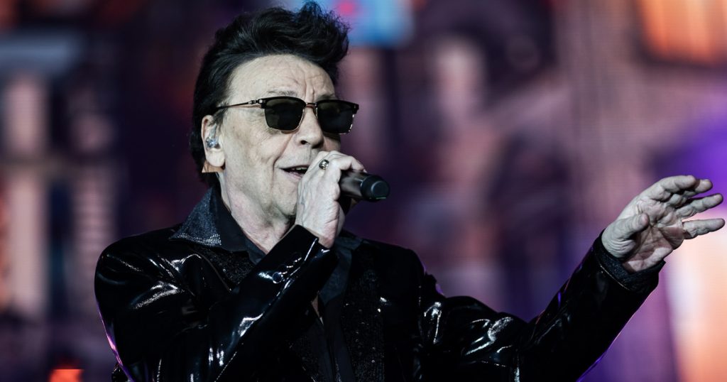 A murit Fenyő Miklós, legenda rock-ului românesc Fenyő Miklós, o figură emblematică a muzicii rock din România, a decedat în zori zilei de ieri, lăsând în urma sa o moștenire culturală de neșters