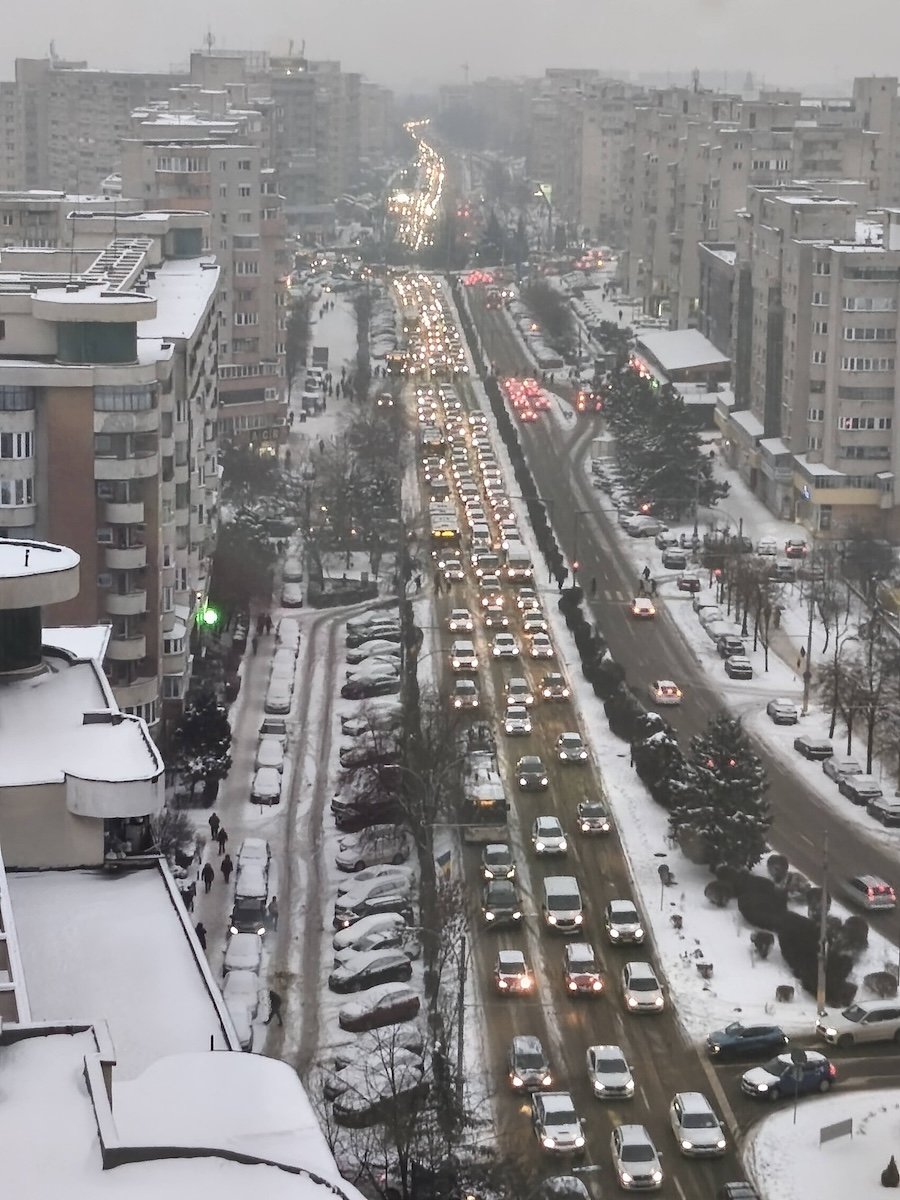 Metroul din Cluj: Răspunsul la problema transportului urban Clujenii așteaptă cu nerăbdare finalizarea lucrărilor la metrou, o soluție considerată esențială în fața provocărilor de trafic din oraș