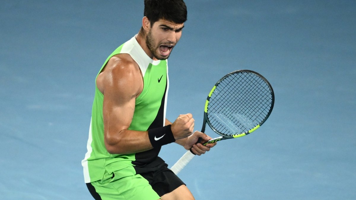 Carlos Alcaraz, la un pas de realizări istorice: Semifinalele Open-ului Australian Carlos Alcaraz, tânărul jucător de tenis spaniol, a reușit să marcheze un moment semnificativ în cariera sa, calificându-se pentru prima dată în semifinalele Open-ului Australian