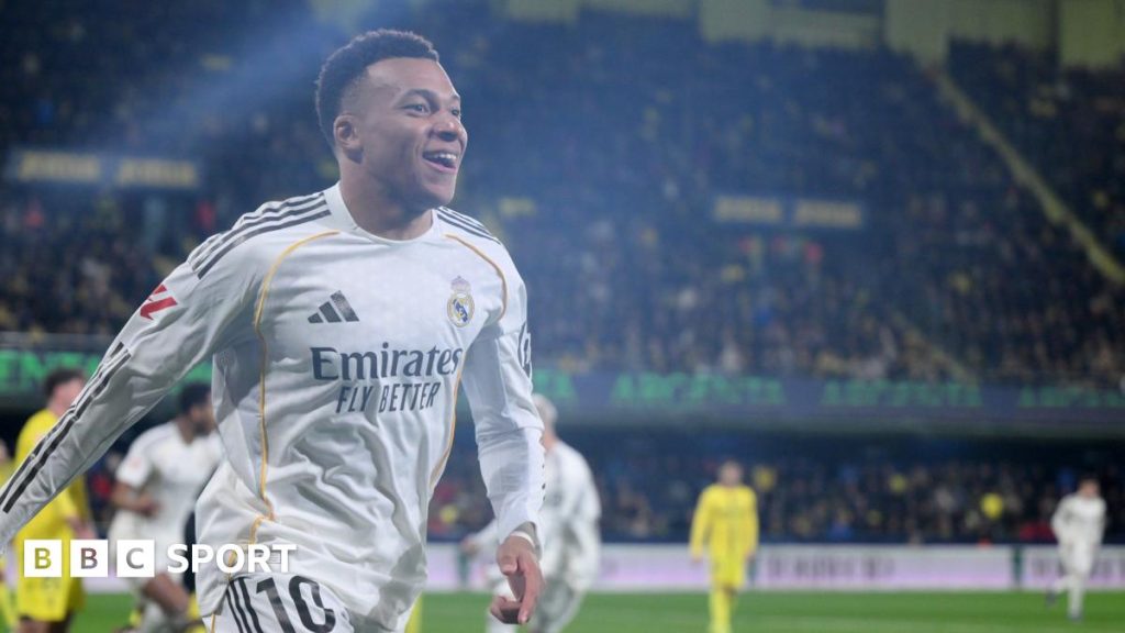 Real Madrid își trece în cont o victorie importantă și urcă pe primul loc Real Madrid a reușit să depășească Barcelona în fruntea clasamentului La Liga, obținând o victorie convingătoare, cu 2-0, în fața Villarrealului