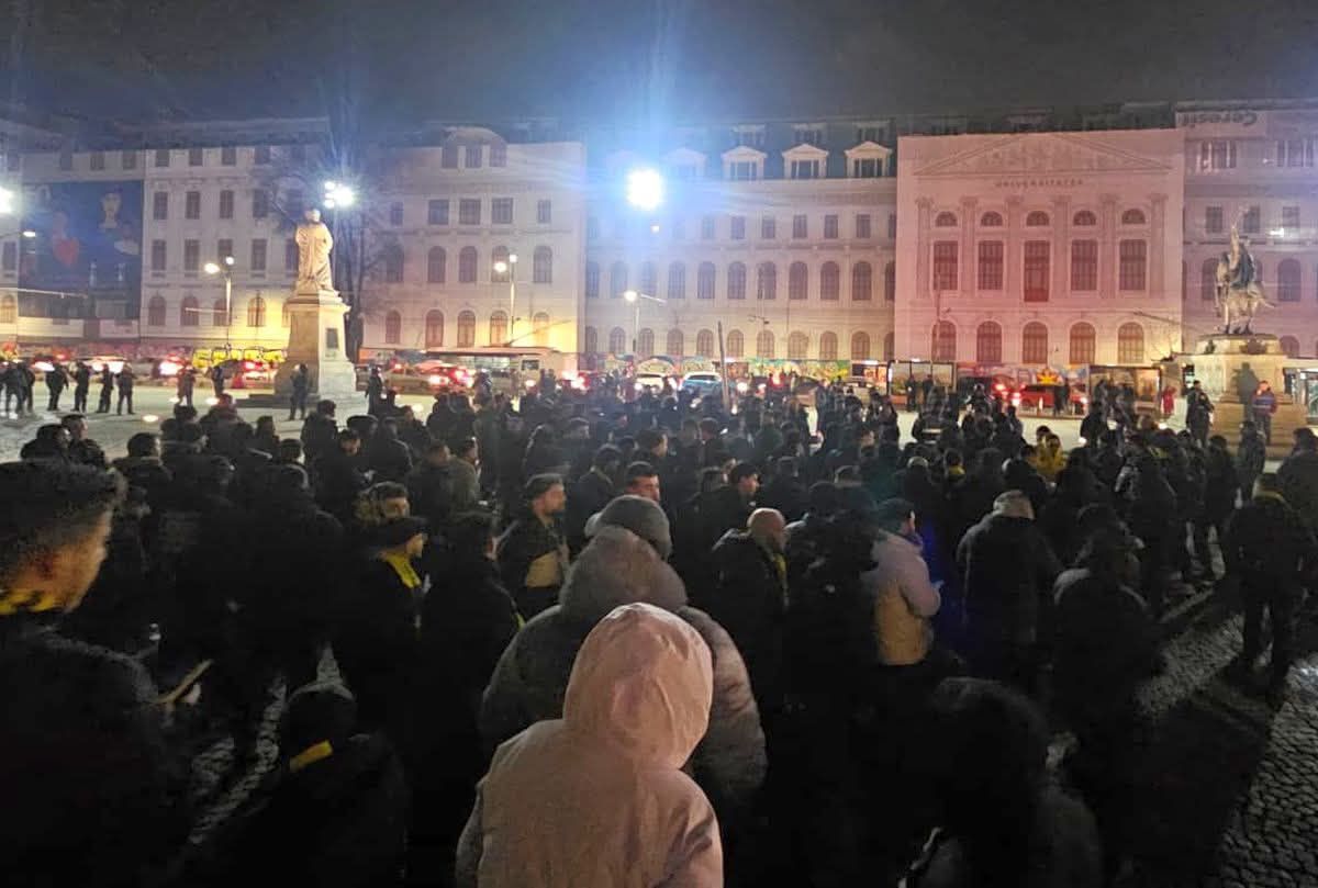 Fanii Fenerbahce, la eveniment masiv în Centrul Vechi din București!