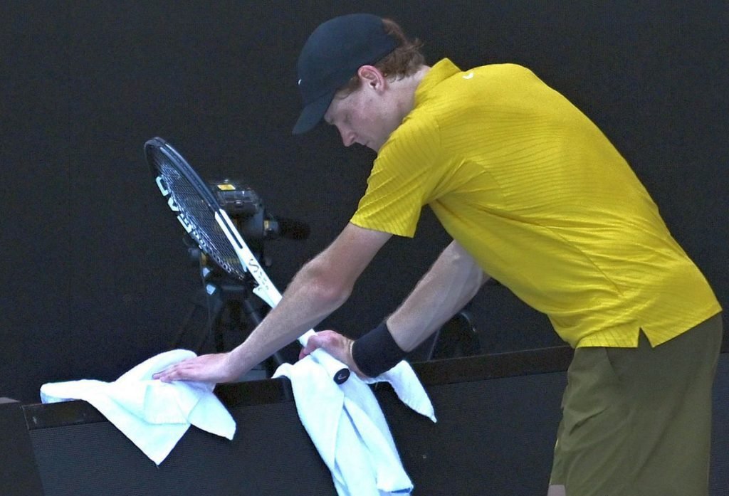 Sinner, pe punctul de a abandona la Australian Open, a surprins pe toată lumea!