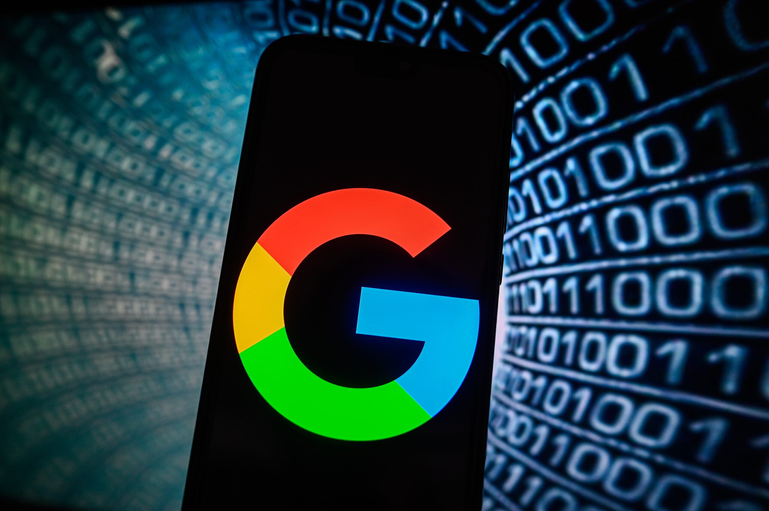Google se confruntă în prezent cu presiuni din partea autorităților și a industriei de presă, într-un context în care Regatul Unit, prin Autoritatea pentru Concurență și Piețe (CMA), propune reguli menite să reglementeze modul în care conținutul editorial este utilizat în funcțiile de inteligență artificială ale motorului de căutare Google