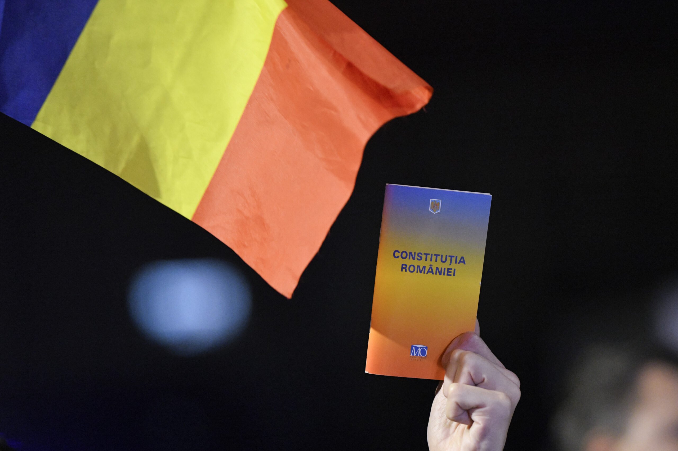 Amânarea deciziei privind judecătorii CCR coincide cu pronunțarea pe pensiile magistraților Curtea de Apel București a decis, surprinzător, să amâne pronunțarea în cazul contestării numirii judecătorilor Mihai Busuioc și Dacian Dragoș la Curtea Constituțională a României, tocmai în ziua în care CCR este așteptată să se pronunțe asupra modificărilor referitoare la pensiile magistraților