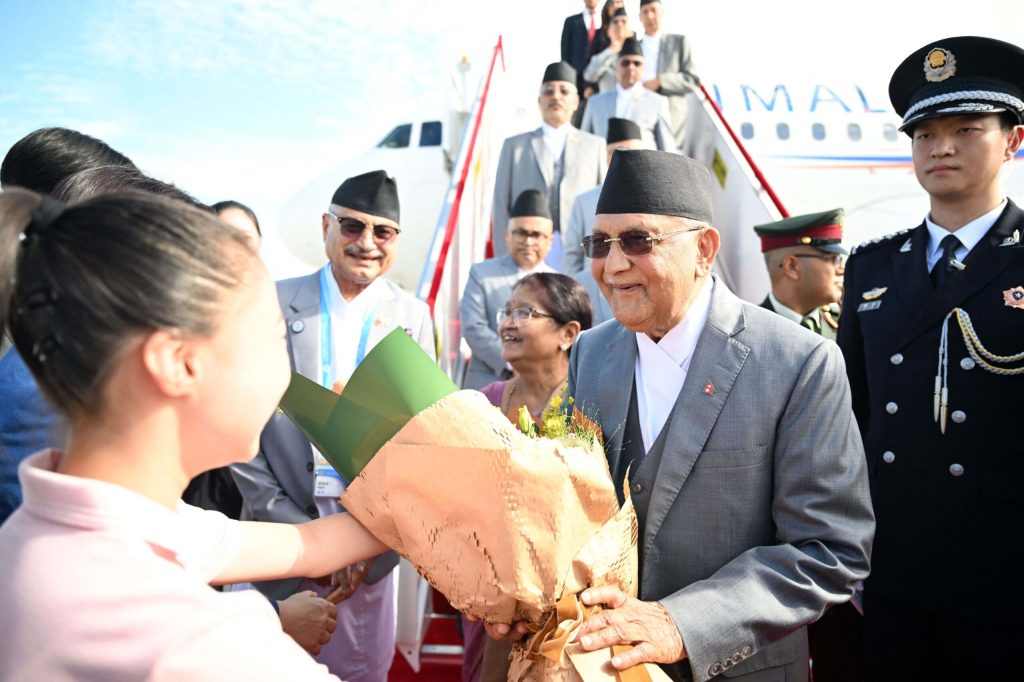 Fostul premier al Nepalului, KP Sharma Oli, a fost chemat duminică să depună mărturie în fața unei comisii de anchetă, într-un caz ce continuă să zguduie scena politică a țării himalayene