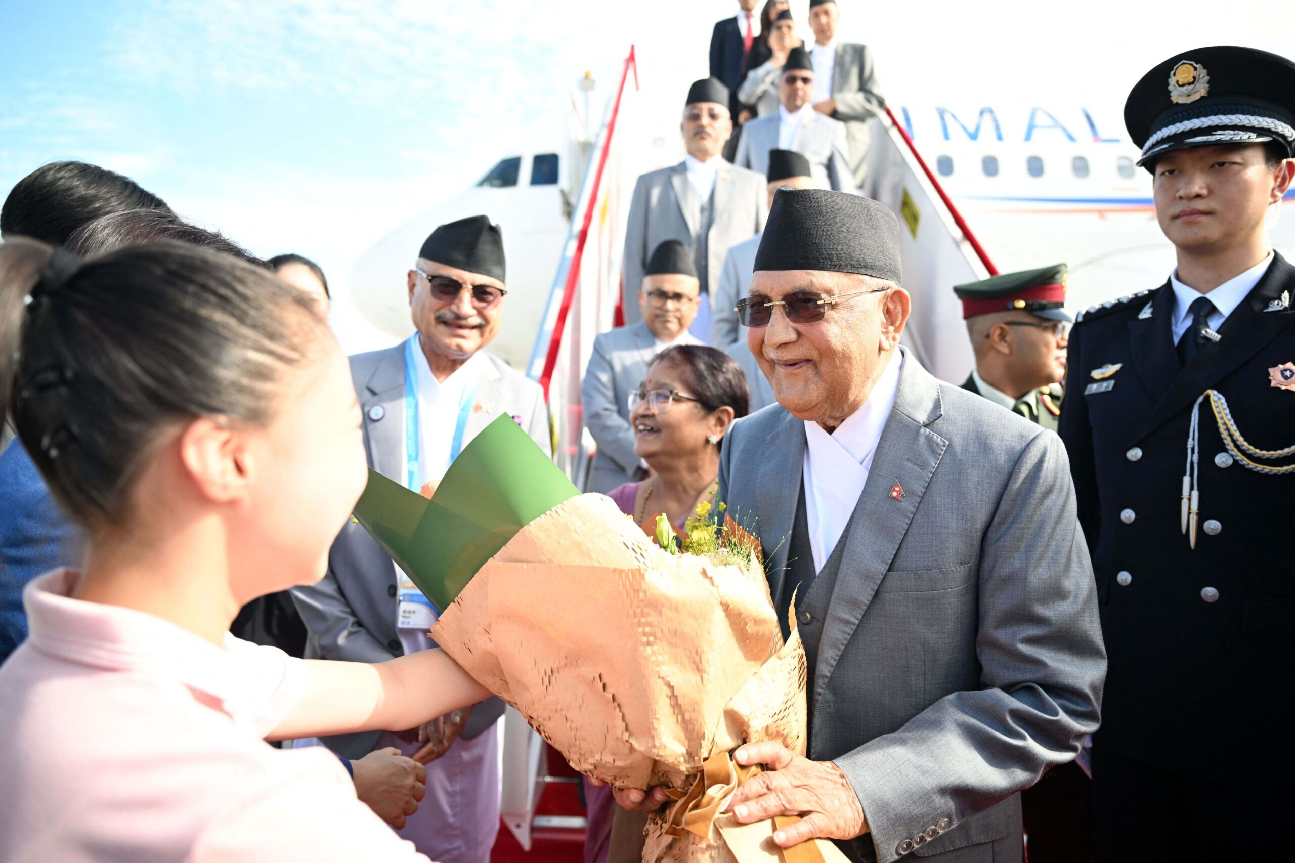 Fostul premier al Nepalului, KP Sharma Oli, a fost chemat duminică să depună mărturie în fața unei comisii de anchetă, într-un caz ce continuă să zguduie scena politică a țării himalayene