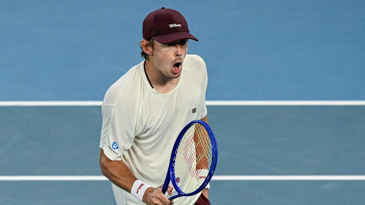 Alex de Minaur în sferturile Australian Open după o victorie rapidă Alex de Minaur a obținut un loc în sferturile de finală ale Australian Open pentru al doilea an consecutiv, după o victorie impresionantă în fața lui Alexander Bublik, încheiată în doar o oră și 32 de minute