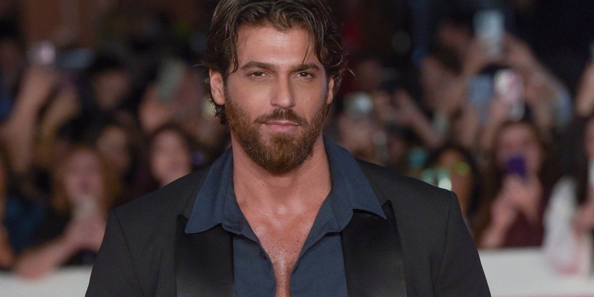 Cunoscut actor turc de telenovele, reținut la Istanbul / Ce acuzații i se aduc