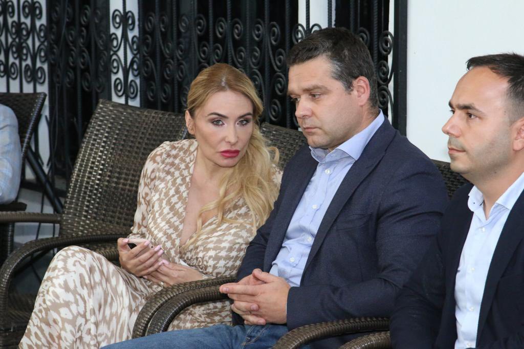 PNL Sector 1 ia poziție în scandalul legat de acuzațiile grave aduse unei foste membre Organizația PNL Sector 1 a emis o declarație oficială, încercând să limpezească situația după ce au apărut informații explosive despre Adriana Georgescu, fostă membră a partidului, și acuzațiile grave de corupție care o vizează