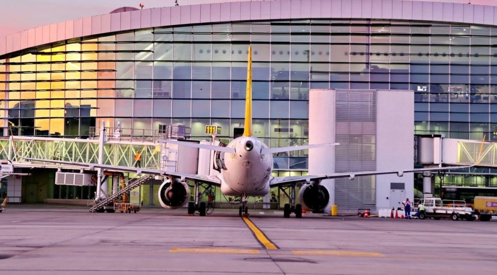 Statul român va prelua integral controlul asupra Companiei Naționale Aeroporturi București (CNAB), un pas considerabil în strategia de consolidare a infrastructurii aeroportuare din țară