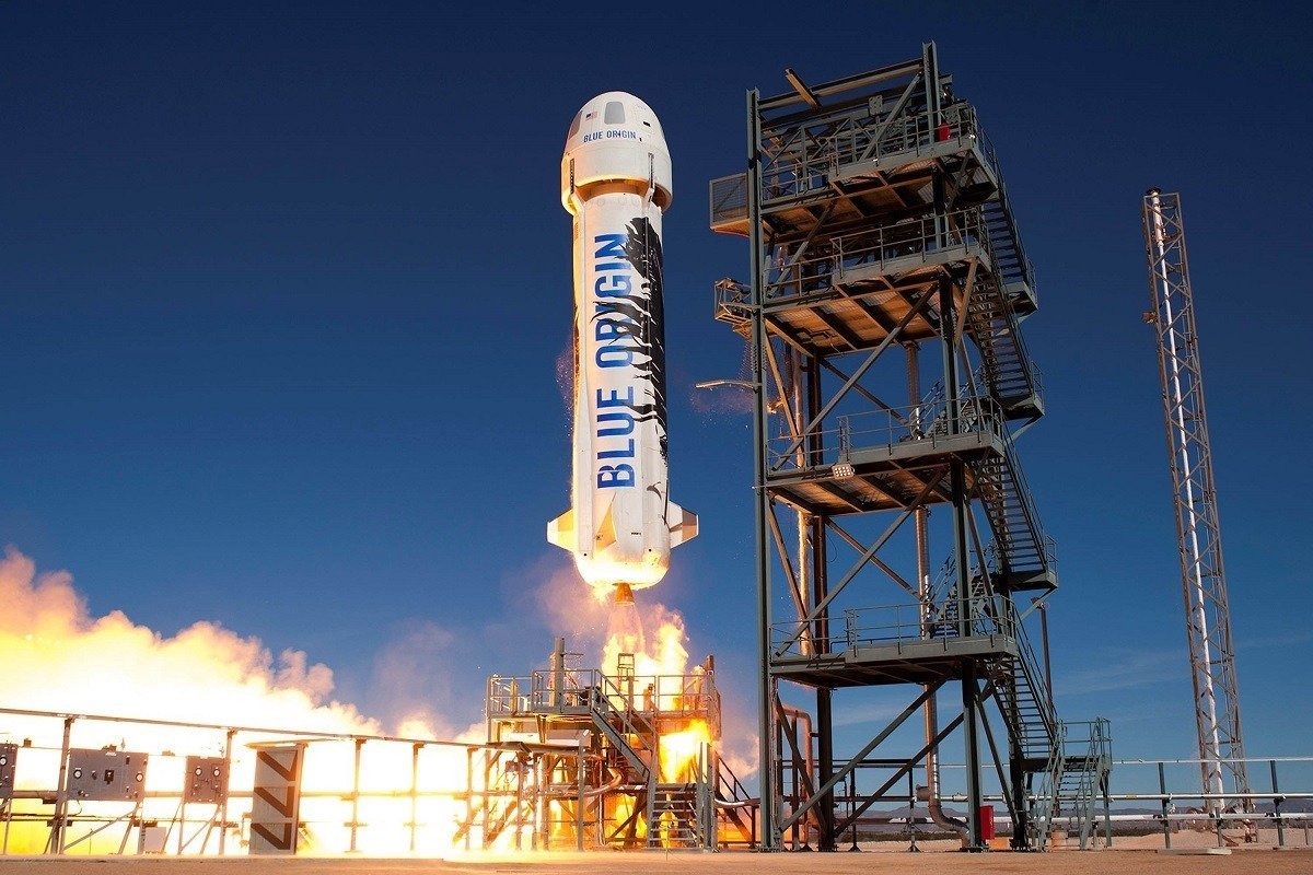 Blue Origin își lansează în univers propria rețea de sateliți pentru comunicații Compania spațială a miliardarului american Jeff Bezos, Blue Origin, a anunțat miercuri redeschiderea febrilă a cursei pentru dominația în domeniul comunicațiilor satelitare, plănuid să lanseze pe orbita joasă a Pământului un total de 5.408 sateliți