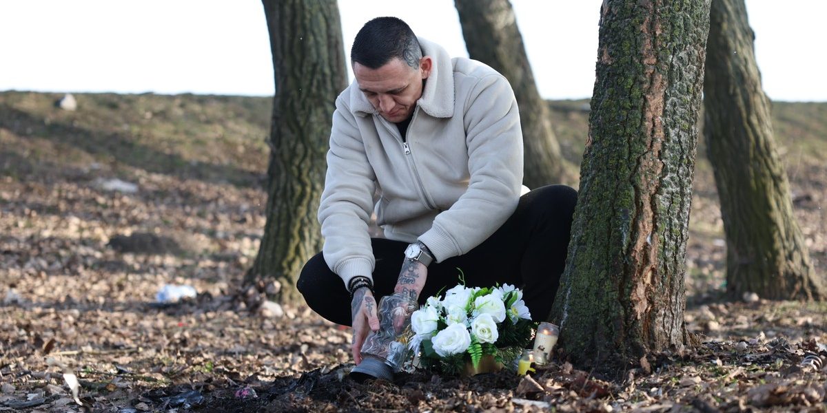 Egy csokor virággal érkezett a halálos baleset helyszínére Jákli Mónika volt férje, Boráros Gábor