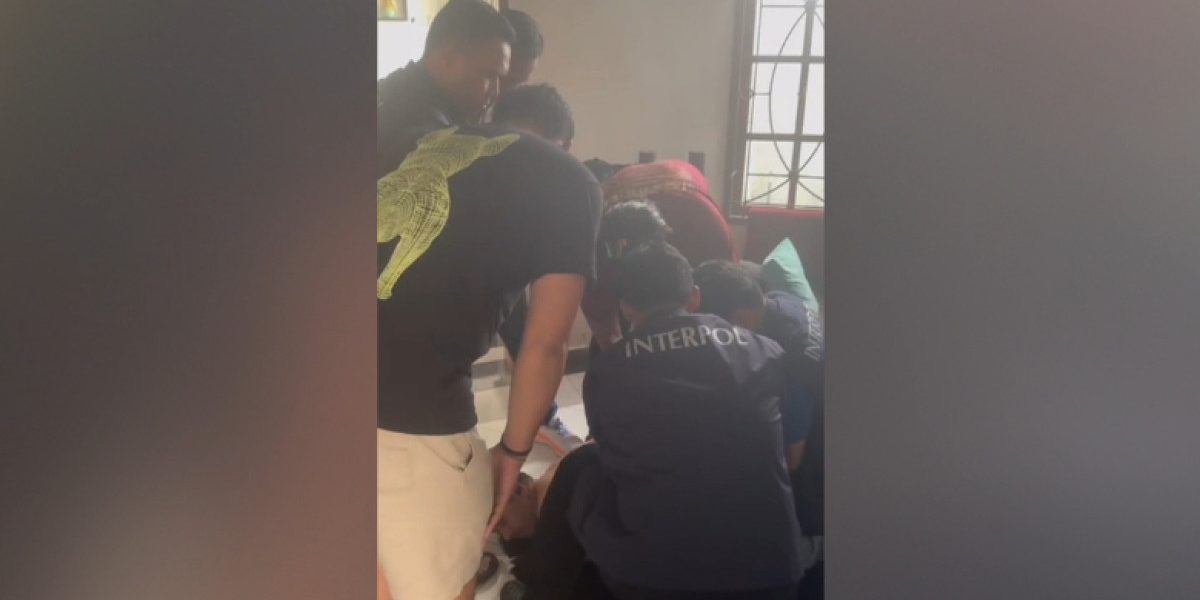 Imagini cu momentul în care a fost capturat asasinul lui Adrian Kreiner, în Indonezia. El era pe lista celor mai căutați infractori