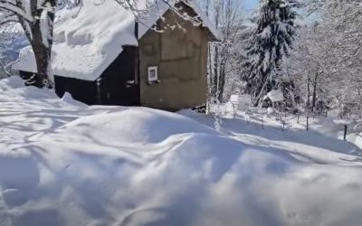 Casa-de-vacanta-in-zapada-zapada-la-munte.jpg - JurnalUrban