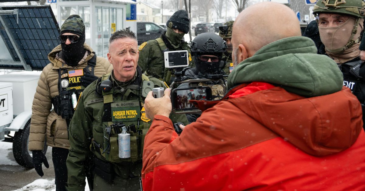 DHS suspendă accesul lui Gregory Bovino la rețelele sociale după un conflict online Departamentul de Securitate Internă al Statelor Unite (DHS) a suspendat, cu efect imediat, accesul comandantului Patrulei de Frontează, Gregory Bovino, la conturile sale de social media