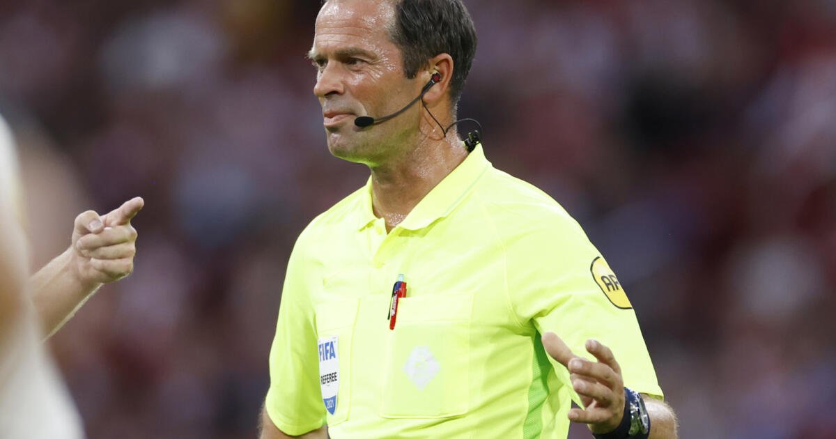 Ajax înfruntă o controversă după o deschidere rapidă a scorului în meciul cu AZ Ajax a debutat lamentabil în meciul din sferturile Cupei Olandei, primind un gol la doar două minute de la începutul partidei împotriva echipei AZ