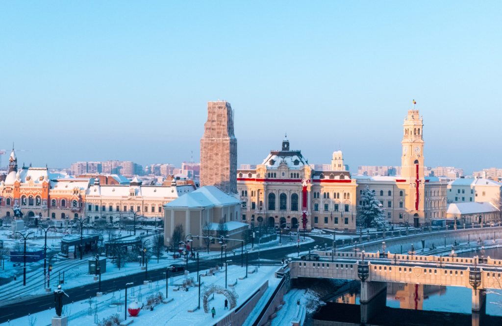 Contribuabilii din Oradea, pregătiți pentru plata impozitelor din 2026 Începând cu 15 ianuarie 2026, contribuabilii din Municipiul Oradea au posibilitatea de a-și achita taxele și impozitele locale pentru anul în curs