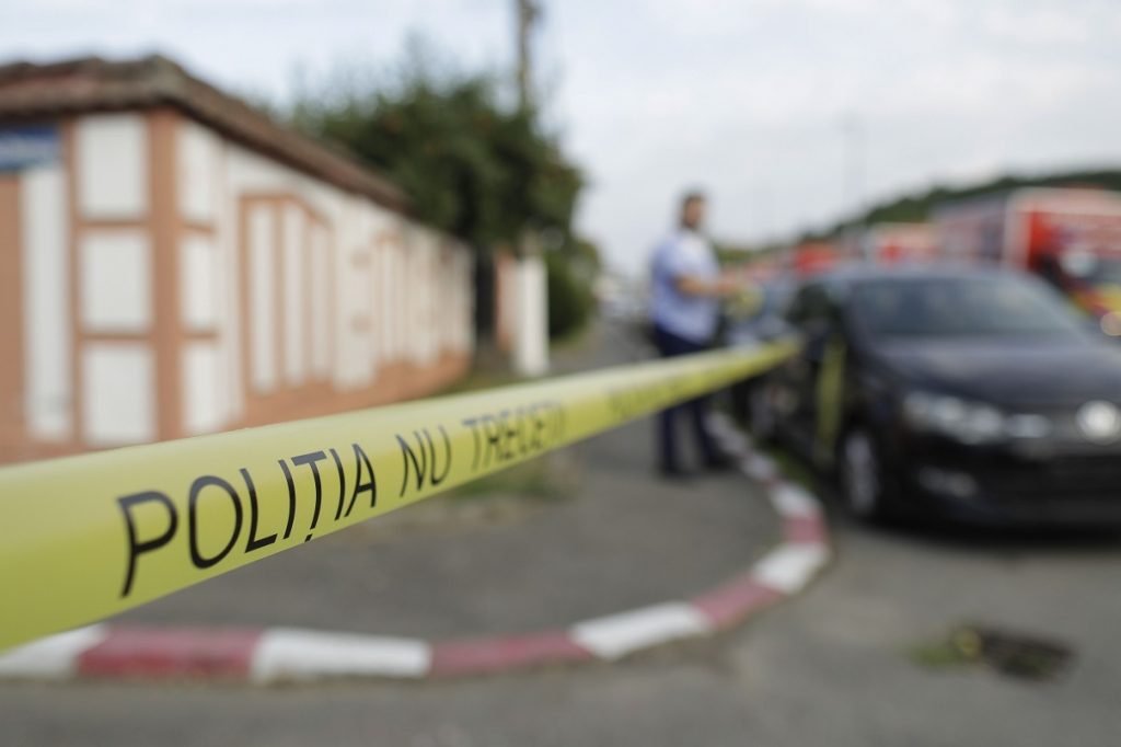 Tragedie în Ferentari: femeie găsită moartă după ce a fost mușcată de câini O femeie de aproximativ 60 de ani a fost descoperită fără viață, marți, în locuința sa din cartierul Ferentari din București, într-un incident suspect care a șocat locuitorii zonei