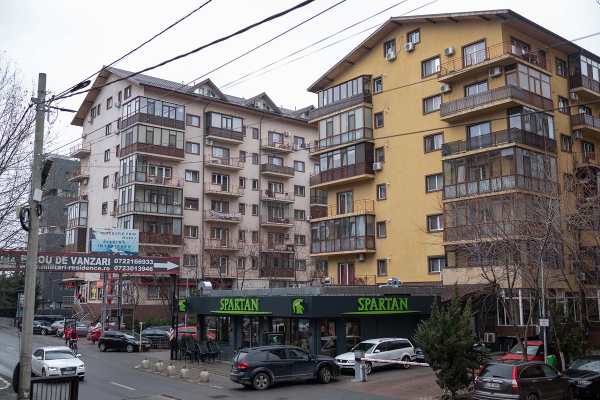 Impactul majorat al impozitului pe proprietate demonstrează o schimbare fiscală semnificativă în România Premierul Ilie Bolojan a făcut recent o declarație importantă la TVR, unde a detaliat creșterea impozitului pe proprietate, o măsură care reconfigurează complet peisajul fiscal din domeniul imobiliar al țării