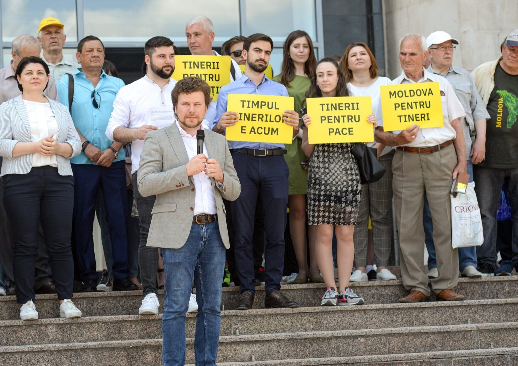 Inițiativă de salvare: primari, cadre universitare și civici din Moldova se opun desființării Universității de Stat din Cahul Se reamintește că, în ultimele săptămâni, această universitate, una dintre cele mai importante din sudul Republicii Moldova, a fost ținta unor decizii din partea guvernului care au stârnit valuri de nemulțumire în rândul comunității academice și locale