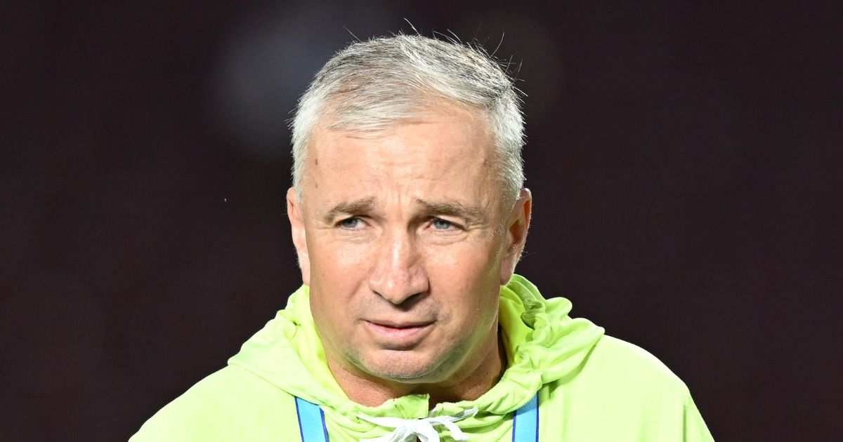 Fiica lui Dan Petrescu, invitată la derby-ul Chelsea – Arsenal Beatrice-Chelsea, una dintre fiicele lui Dan Petrescu, va fi prezentă astăzi, la ora 22:00, pe Stamford Bridge, pentru a urmări semifinala Carabao Cup dintre echipa sa de suflet, Chelsea, și tradiționala rivală Arsenal
