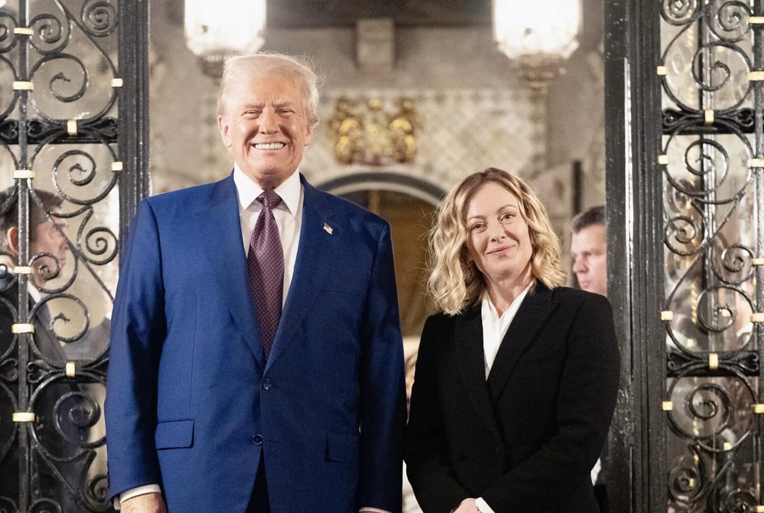 Giorgia Meloni își exprimă speranța ca Donald Trump să poată ajuta la încheierea conflictului din Ucraina Premierul Italiei, Giorgia Meloni, și-a declarat vineri optimismul față de posibilitatea ca fostul președinte al Statelor Unite, Donald Trump, să joace un rol semnificativ în soluționarea conflictului din Ucraina