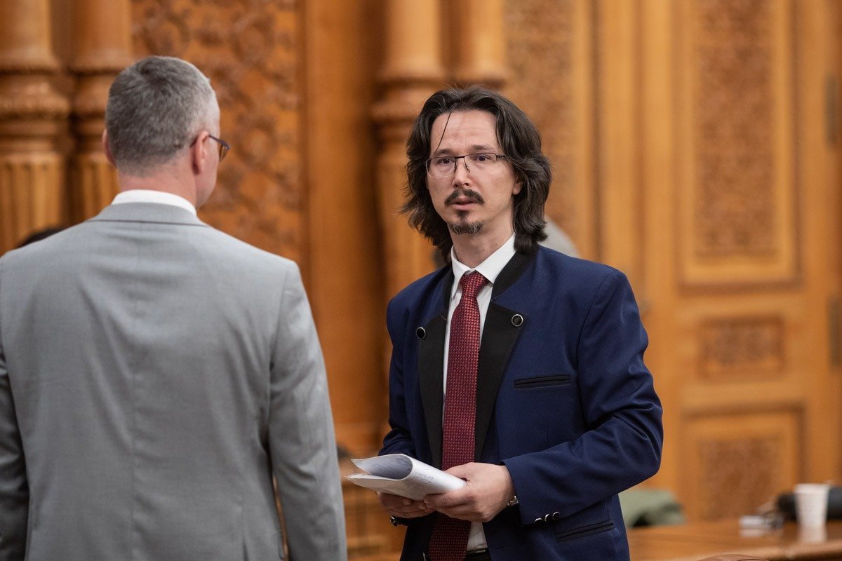 Mii de români cer schimbări în legislație după tragedia din Timiș: modificarea Codului Penal pentru pedepsirea minorilor agresivi Zilele trecute, reacțiile în lumea online și în rândul opiniei publice din România s-au intensificat în urma unui eveniment șocant care a zguduit comunitatea din Timișoara