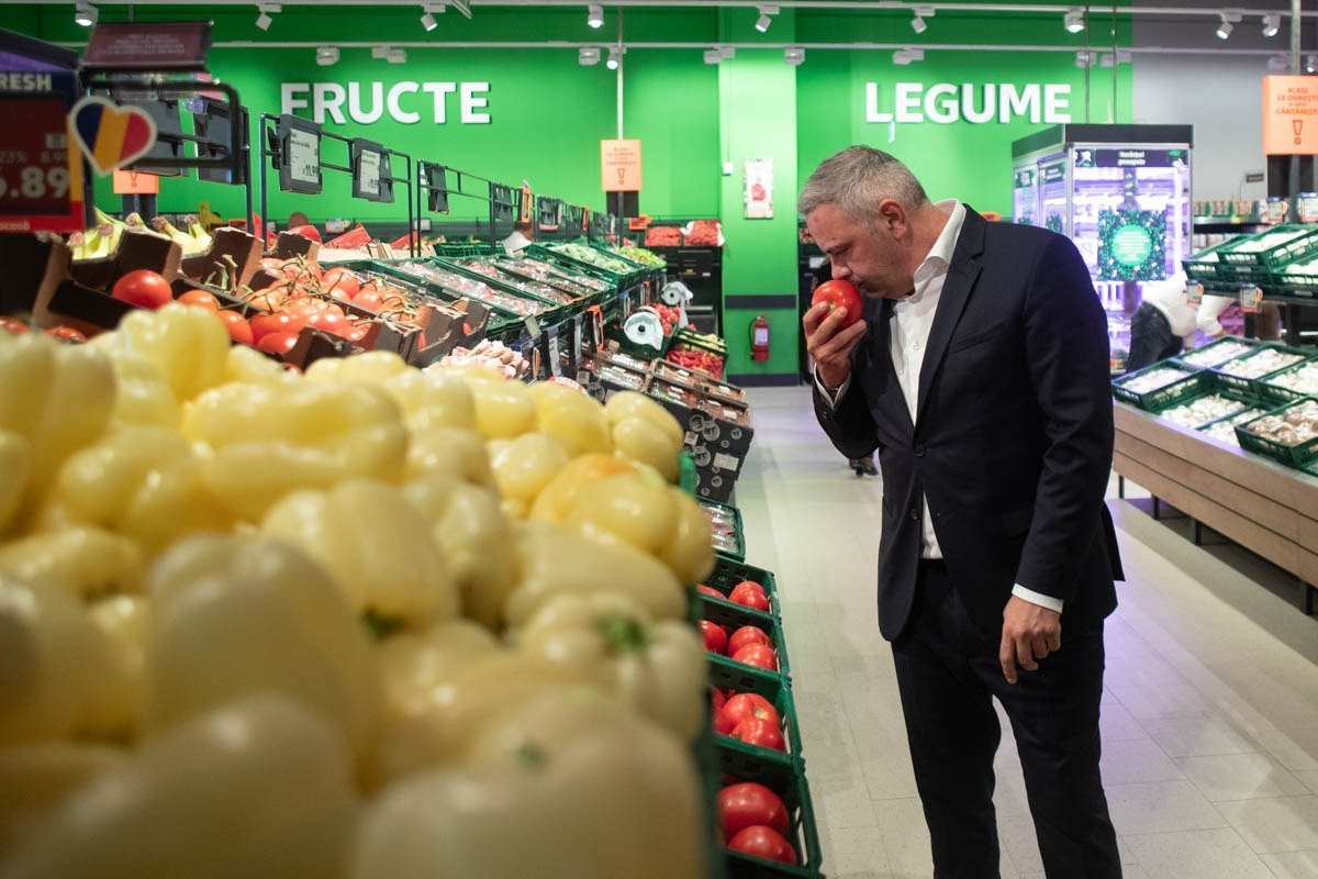 Ministrul Agriculturii respinge din nou acordul cu Mercosur, fermierii români se opun vehement Decizia guvernului de a aproba acordul comercial între Uniunea Europeană și țările din America Latină, cunoscut sub numele de Acordul Mercosur, a fost potențială sursă de tensiuni interne încă din faza sa inițială
