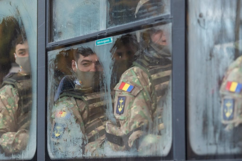 Ministrul Apărării asigură: Noul proiect legislativ vizează prelungirea carierei militare fără impact negativ asupra salariilor sau pensiilor Ministrul Apărării Naționale, Vasile Dîncu, a făcut recent o declarație care a liniștit neliniștile din rândul personalului militar și al cetățenilor cu privire la modificările propuse în sistemele cu statut special